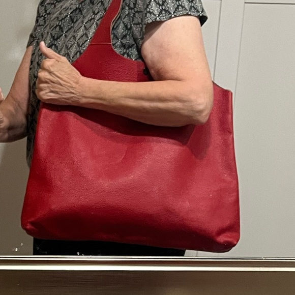 Great red pebble leather unstructured slouch tote - Picture 4 of 6